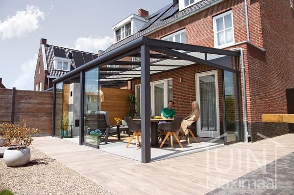 Anthracite patio cover with glass sliding doors