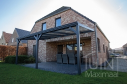 Klassieke Gumax Terrasoverkapping in mat antraciet van 6,06 x 3 meter met glazen dakplaten inclusief Gumax schoren Klassieke Gumax Terrasoverkapping in mat antraciet van 6,06 x 3 meter met glazen dakplaten inclusief Gumax schoren
