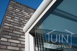 Gumax Glazen schuifwanden in mat wit aan huis Gumax Glazen schuifwanden in mat wit aan huis