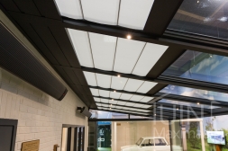 Gumax Zonwering in mat antraciet en Gumax® LED verlichting Gumax Zonwering in mat antraciet en Gumax® LED verlichting