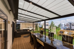 Gumax Zonwering in mat antraciet inclusief Gumax® glazen schuifwanden en LED verlichting Gumax Zonwering in mat antraciet inclusief Gumax® glazen schuifwanden en LED verlichting