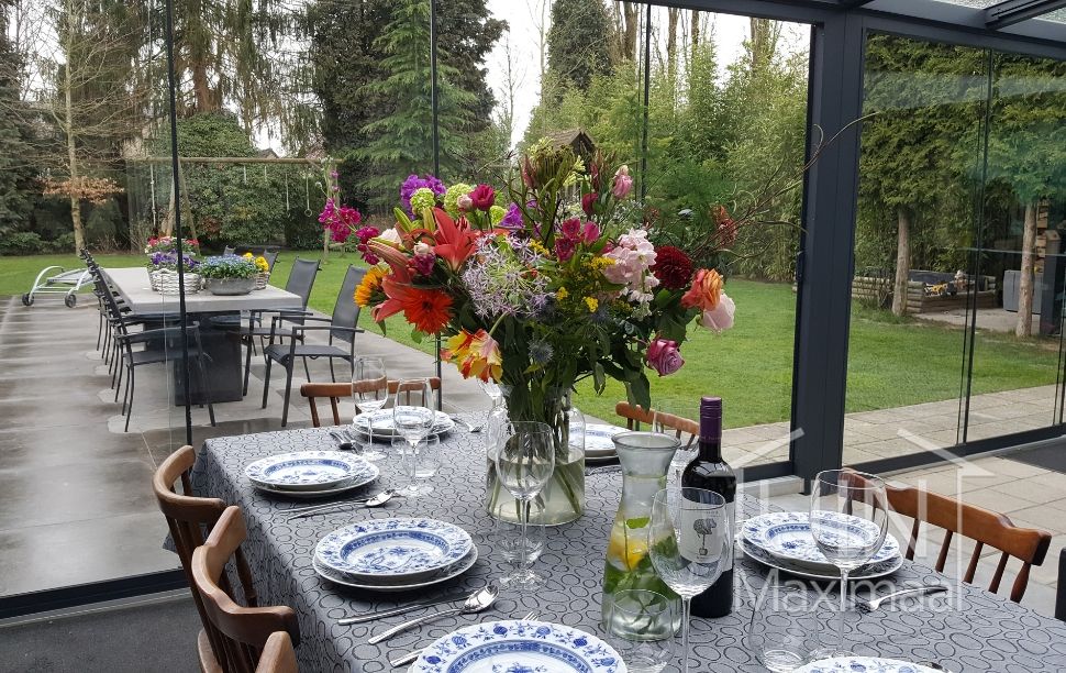 dineren onder de overkapping dineren onder de overkapping
